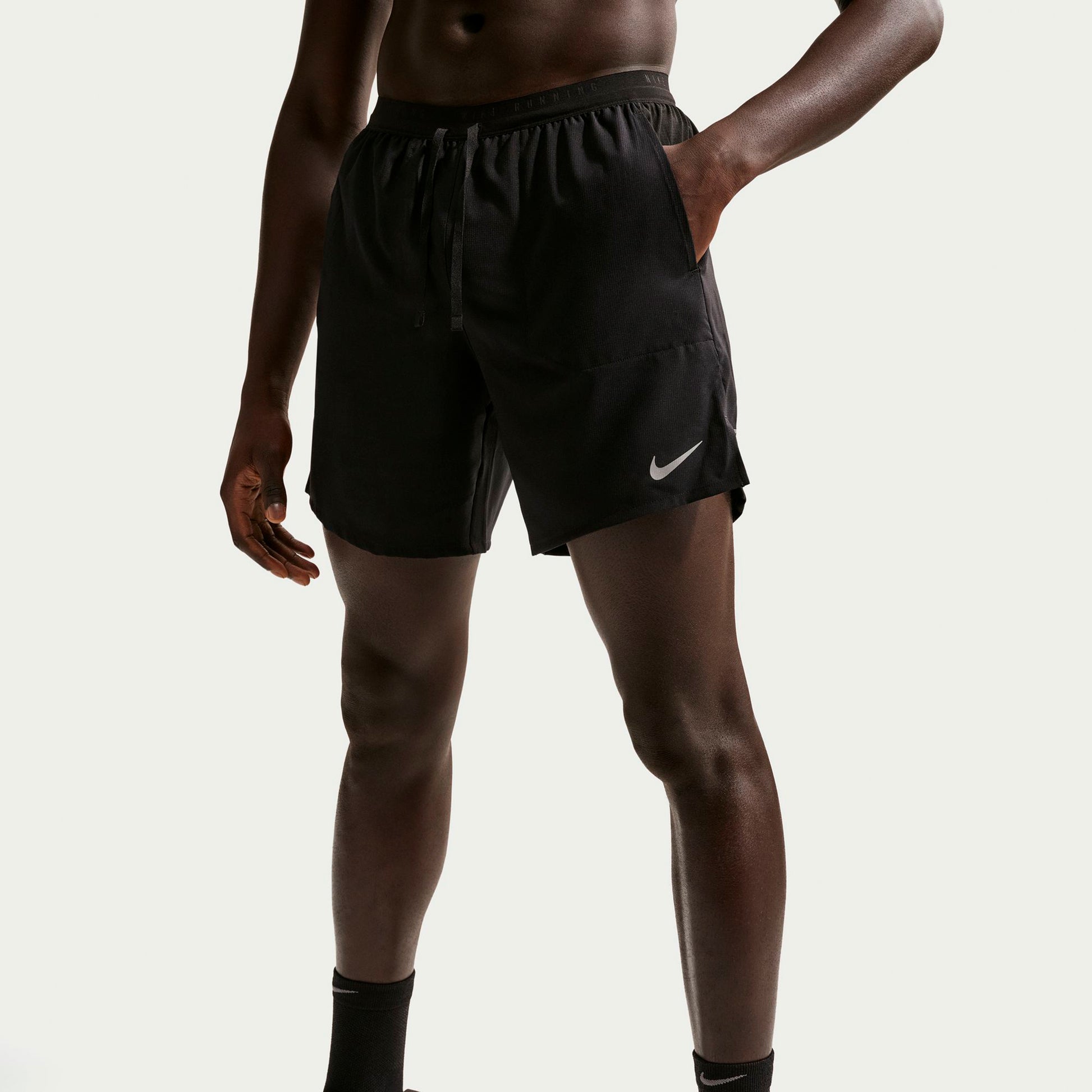 Nike STRIDE 2IN1 7IN  Running shorts Men - black, silver